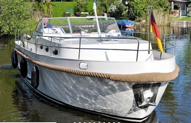 Charter 33' Gabriel Motor Yacht in Brandenburg, Germany