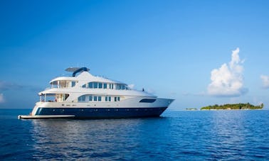 Maldives Luxury Yacht Charter for 18 People