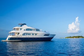 Maldives Luxury Yacht Charter for 18 People