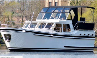 Charter 41' Aaron Motor Yacht in Brandenburg, Germany