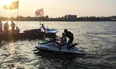 Explore las playas de Aluthgama, Sri Lanka: ¡alquile una moto acuática!