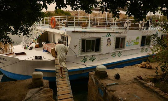 Charter a Houseboat in Sheyakhah Thaneyah, Egypt