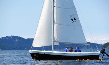 Lección de vela en una balandra Pearson Resolute de 19 pies en Olga, Washington