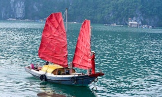 Charter a Traditional Boat in Thành phố Hạ Long, Vietnam