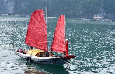 Charter a Traditional Boat in Thành phố Hạ Long, Vietnam