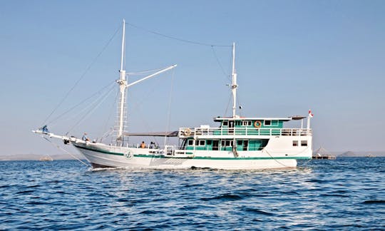 Captained Charter on a 91ft boutique Phinisi Schooner in Komodo, Indonesia