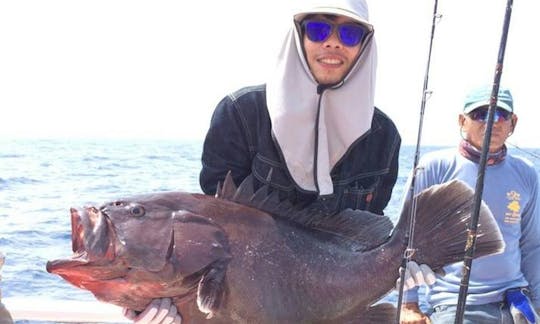 Profitez de la pêche à Tambon Bang Pla Soi, en Thaïlande, sur un yacht à moteur