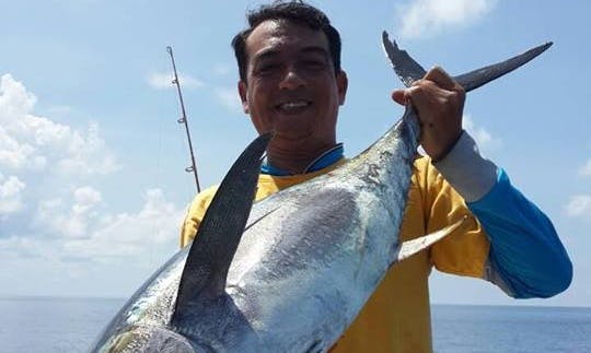 Profitez de la pêche à Tambon Bang Pla Soi, en Thaïlande, sur un yacht à moteur