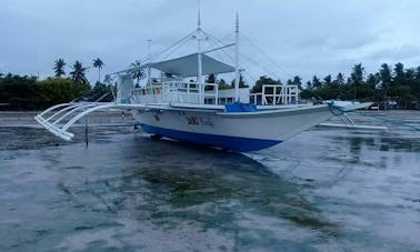 Barco de mergulho na cidade de Lapu-Lapu