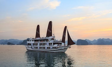 Alugue um Mega Yacht Stellar Power na Baía de Halong, Vietnã