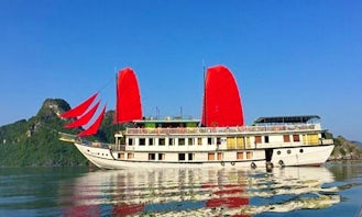 2 Days Classic Cruise in Thành phố Hạ Long, Vietnam On a Wooden Passenger Boat