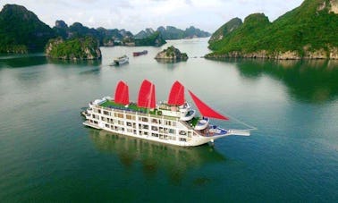 Explore a Baía de Halong em um gulet na cidade de Halong, Vietnã