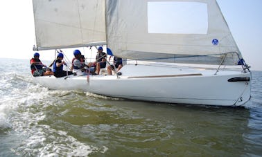 Cruce del puerto en el yate Beneteau 7.5 de Bombay a Mandwa