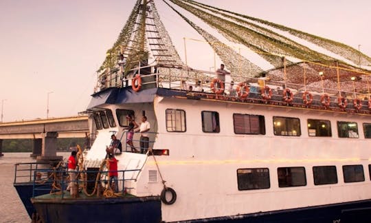 Fête en bateau, événements et excursions sur le M.V. Paradise à Goa