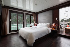 Romantic Honeymoon Suite in Halong Bay