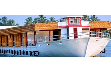 Eight Bedroom Houseboat for Rent in Alappuzha