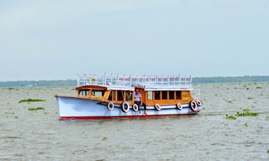 Explora el agua con estilo: ¡aventura exclusiva en una casa flotante en Alleppey, Kerala!