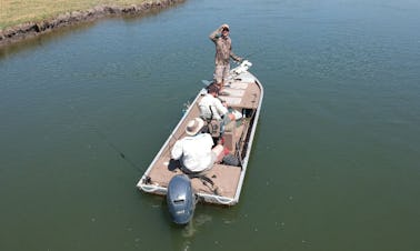 Reserve uma carta de pesca em Lephalale, África do Sul em um barco de baixo