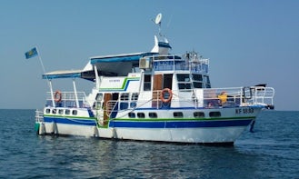 Charter Utopia House Boat in Kariba, Zimbabwe