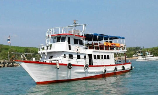 Alugue um barco de passageiros em Tambon Karon, Chang Wat Phuket