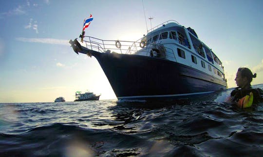 Motor Yacht for Scuba Diving in Phang nga
