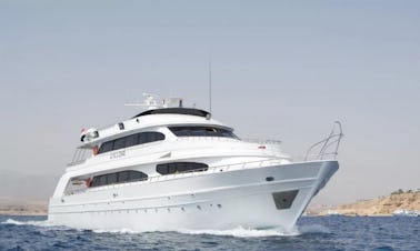 Uma viagem de sonho a bordo deste lindo Power Mega Yacht!