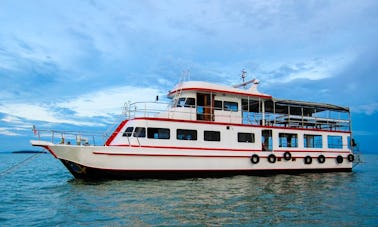 Dive Boat "MV "Maya II" in Tambon Ko Lanta Noi