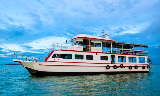 Dive Boat "MV "Maya II" in Tambon Ko Lanta Noi
