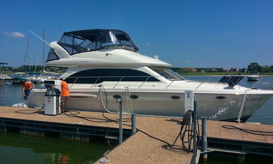 Enjoy time on the lake on a luxury yacht with 46' Meridian yacht!