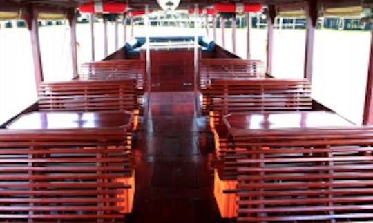 Sightseeing cruise with plenty of space and tables for lunch in Bangkok