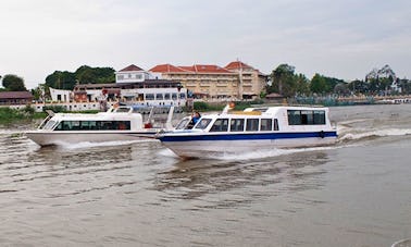 Passeie e explore em um barco de passageiros em Đào Hu Cənh, Vietnã