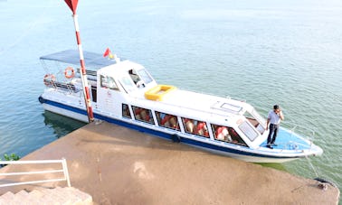 Explorez la beauté de Đào Hṣu Cảnh, au Vietnam, lors d'une location de bateau à passagers