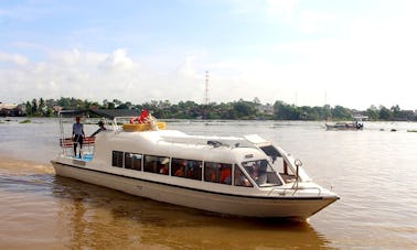 Mergulhe na cultura do Vietnã em um barco de passageiros em Đào Hu Cənh, Vietnã