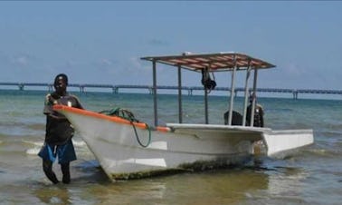 Explore Kilindoni, Tanzânia, em um barco fretado tradicional