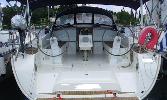 Louez cet incroyable monocoque Bavaria Sailing de 46 pieds à Lefkada, en Grèce
