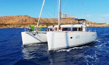 Louez un catamaran de croisière sur le lagon de 39 pieds à Rhodes, en Grèce