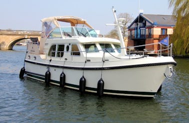 36.9ft "Midsomer" Linssen Motor Yacht Boat Rental in Henley-on-Thames, England