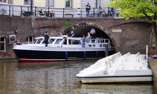 The low airdraught of the Olympia Supercruiser of only 2,45 m. (with mast laid down) makes it possible to pass most of the bridges without waiting.