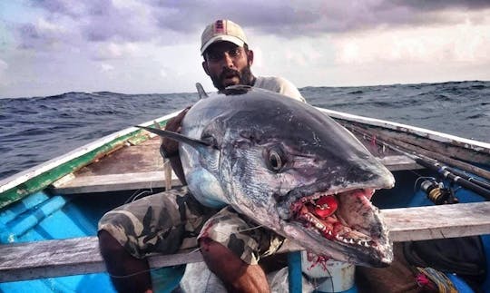 インドのラクシャディープ諸島、アガッティで伝統的なボートに乗って楽しむワイルドフィッシングアドベンチャー