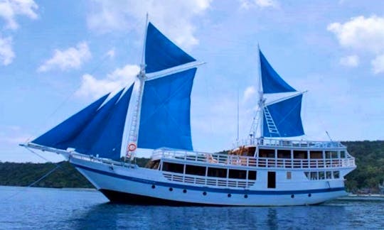 Charter 98' Schooner in Sorong, Indonesia for Diving and Sightseeing
