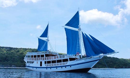 Charter 98' Schooner in Sorong, Indonesia for Diving and Sightseeing