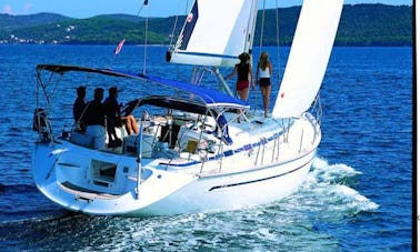 Navegação internacional da Tailândia para a Malásia através de muitas ilhas tailandesas, praias e pontos de mergulho/snorkel.