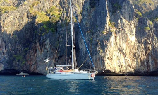 International sailing from Thailand to Malaysia via many Thai islands, beaches and diving/snorkeling spots.