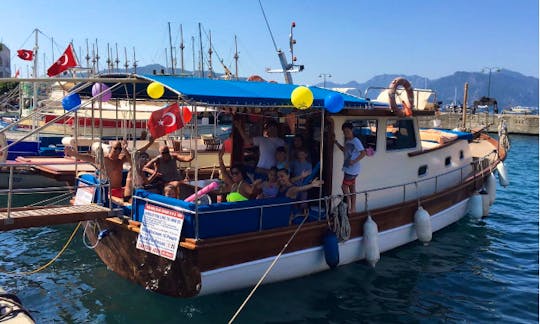 Family Boat Charter on a classic Motor Yacht in Muğla, Turkey