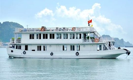 Charter 82' Annam Junk 5 Cabins in Ha Long City, Vietnam