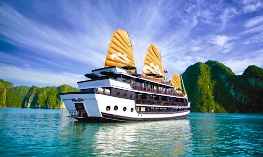 Junk Luxury Cruises In Hanoi