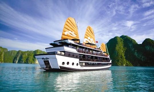 Junk Luxury Cruises In Hanoi