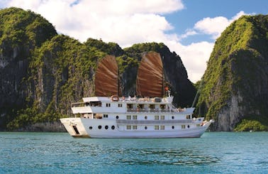 Opera Cruise Passenger Boat Hire in Nassau