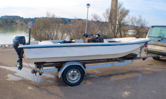 skiff California one of the safest and stable boats on the market suitable for four people fishing or cruising