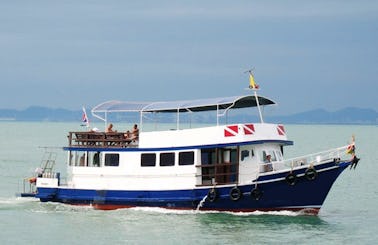 Cruise with MV Saifon Trawler in Pattaya, Chonburi